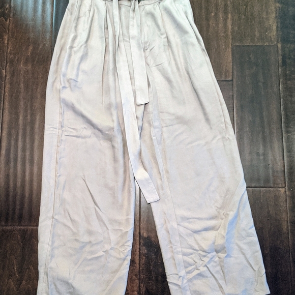 Aritiza Sunday Best Culottes - Picture 1 of 3